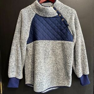 Women’s side snap mock neck fleece sweatshirt size Med blue & white EUC